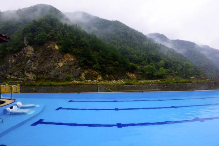 湯河裸浴溫泉度假區