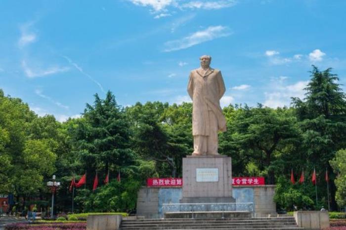 東方紅廣場(chǎng)