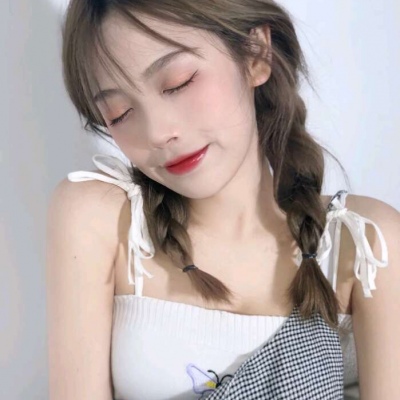 汨羅結(jié)伴旅游美麗模特包丹