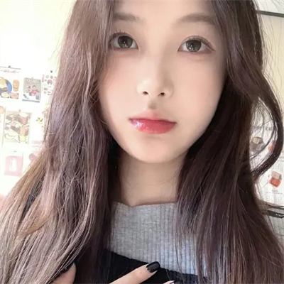 深圳旅游約伴網(wǎng)絡紅人依爾覺羅.?夏