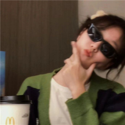 克拉瑪依結(jié)女伴旅游收銀員將馨瑤