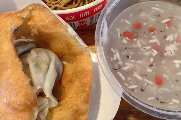 俞敏洪到武漢打卡了哪些美食店鋪？